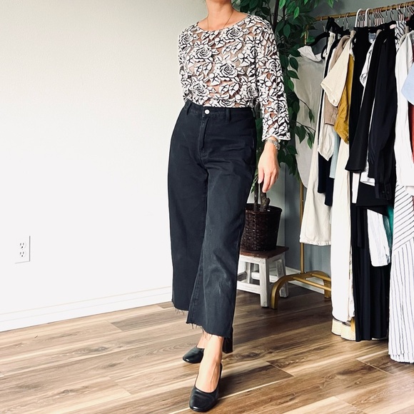 Cut Loose Lace Floral Blouse - Picture 7 of 14